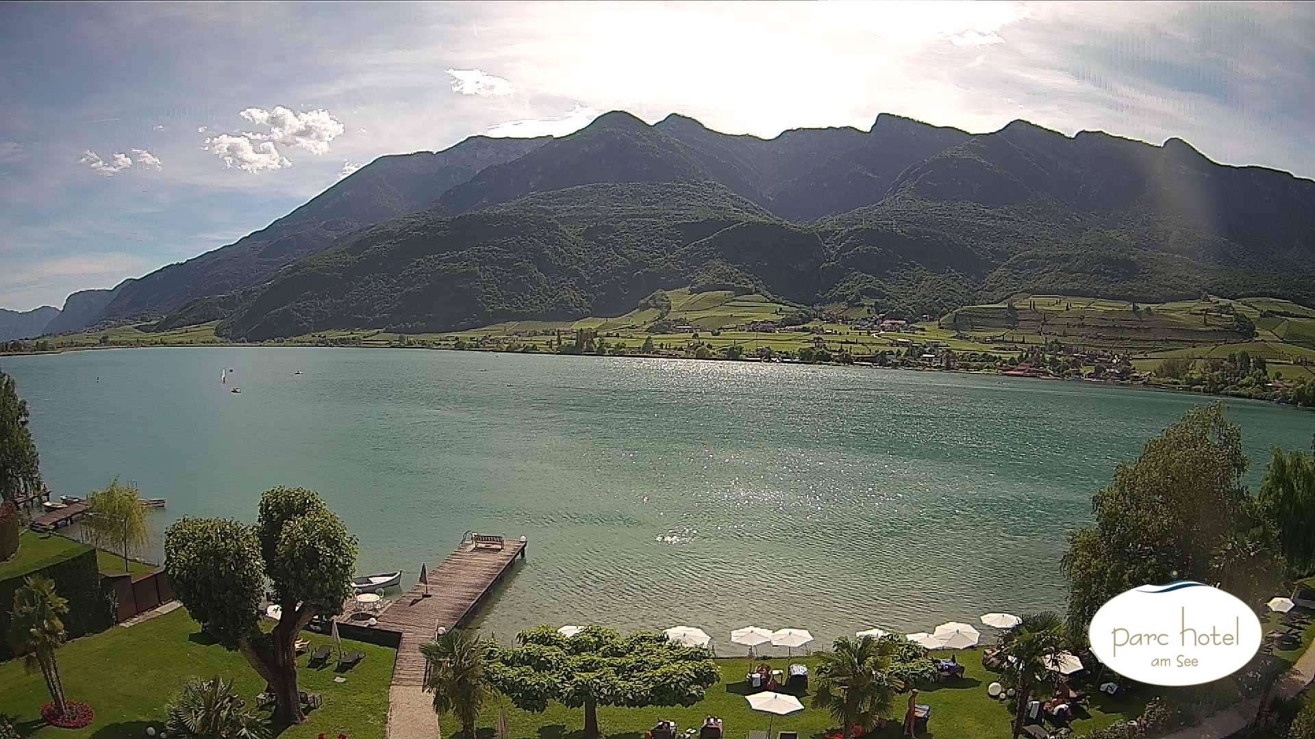 Webcam am Kalterer See am Parc Hotel, am Nordufer mit Aussicht auf den Kalterer See Blickrichtung Südwesten